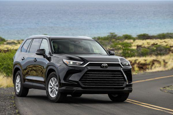 Rent Toyota Highlander Black