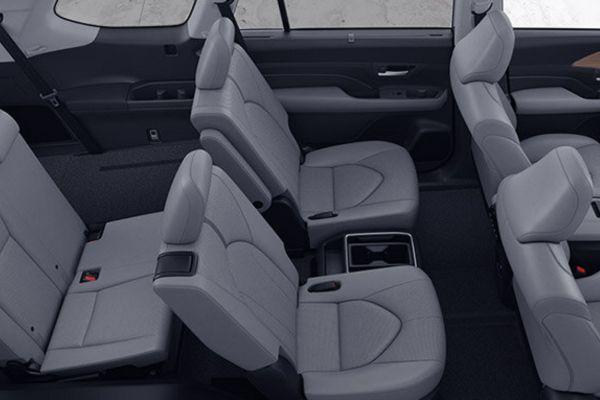 Rent Toyota Highlander Black in Dubai