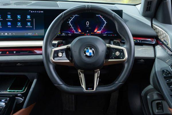 Rent BMW 5 Serie Dubai